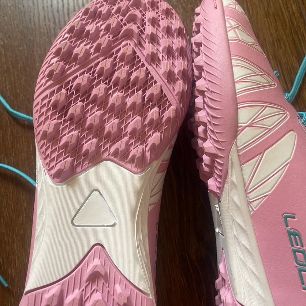 Leoci pink Soccer Cleats Euro size 40 New without tag. Excellent condition